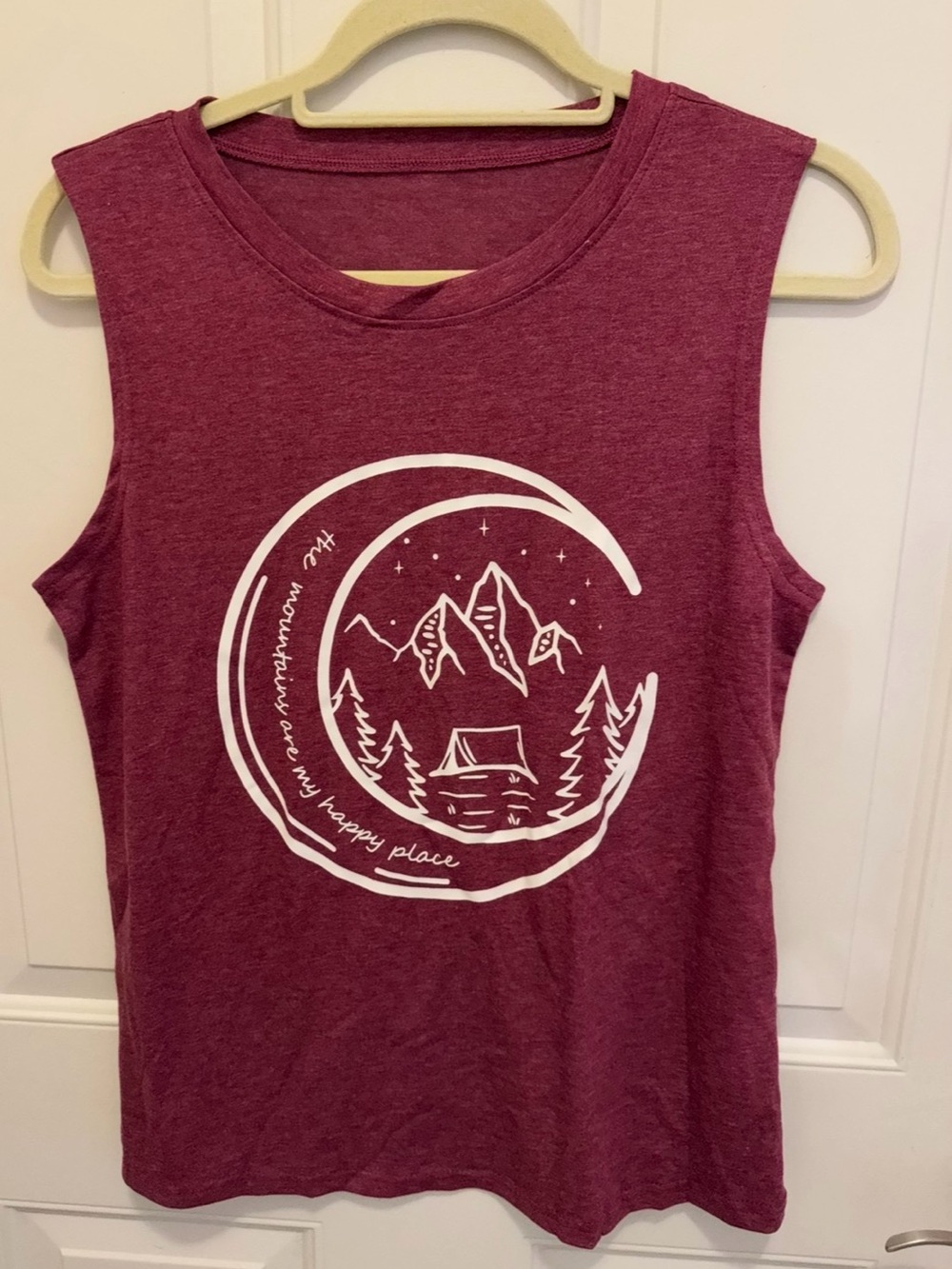 New Sleeveless Graphic hiking Tank Top - Maroon